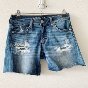 NWT American Eagle Outfitters Midi Dark Wash Distressed Raw Hem Women's Shorts 4